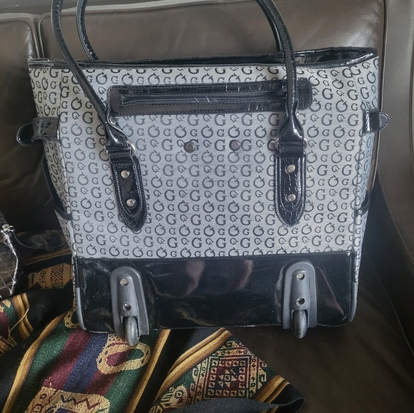 Guess carry on - Picture 2 of 7